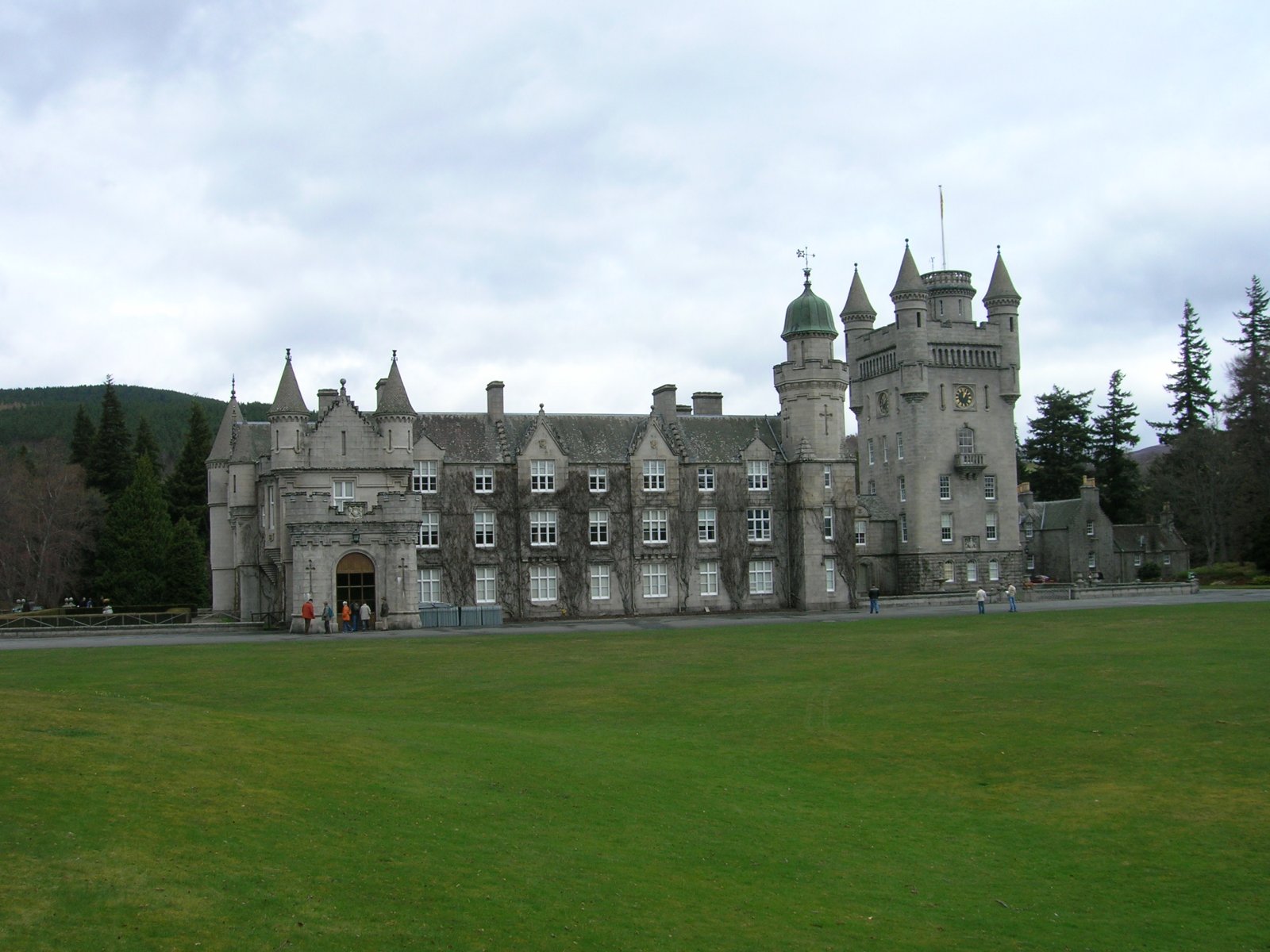 Balmoral Castle:Highlands home of the British royal family - Balmoral Estates | Secret World Trip Planner