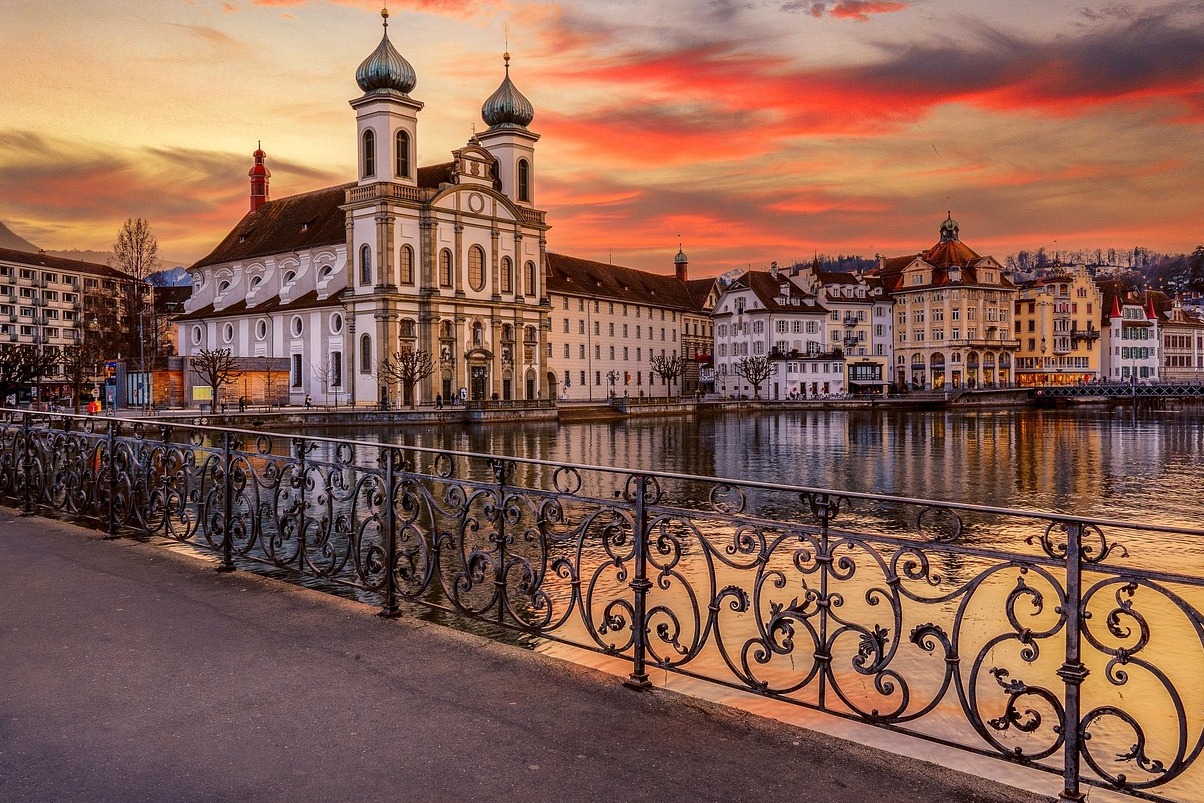 Bukuria e lusernës është legjendare. - Lucerna | Secret World Trip Planner