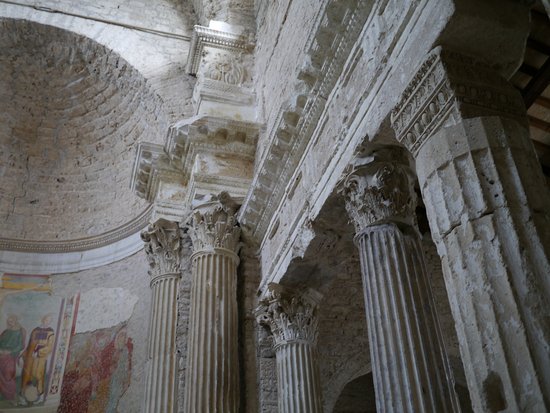 Spoleto | La Basílica de San Salvatore - Spoleto | Secret World Trip Planner