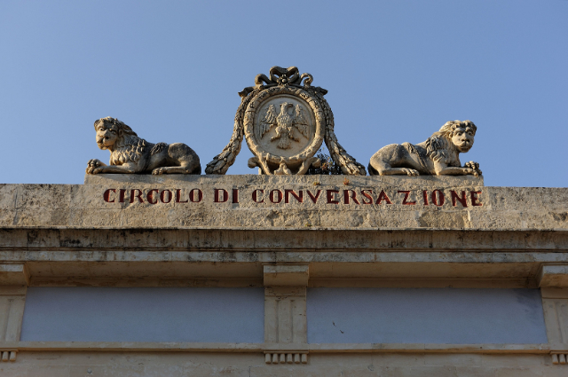Círculo de conversación - Ragusa | Secret World Trip Planner