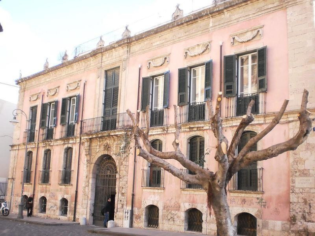 Calapaj - D'Alcontres'i palee - Messina | Secret World Trip Planner