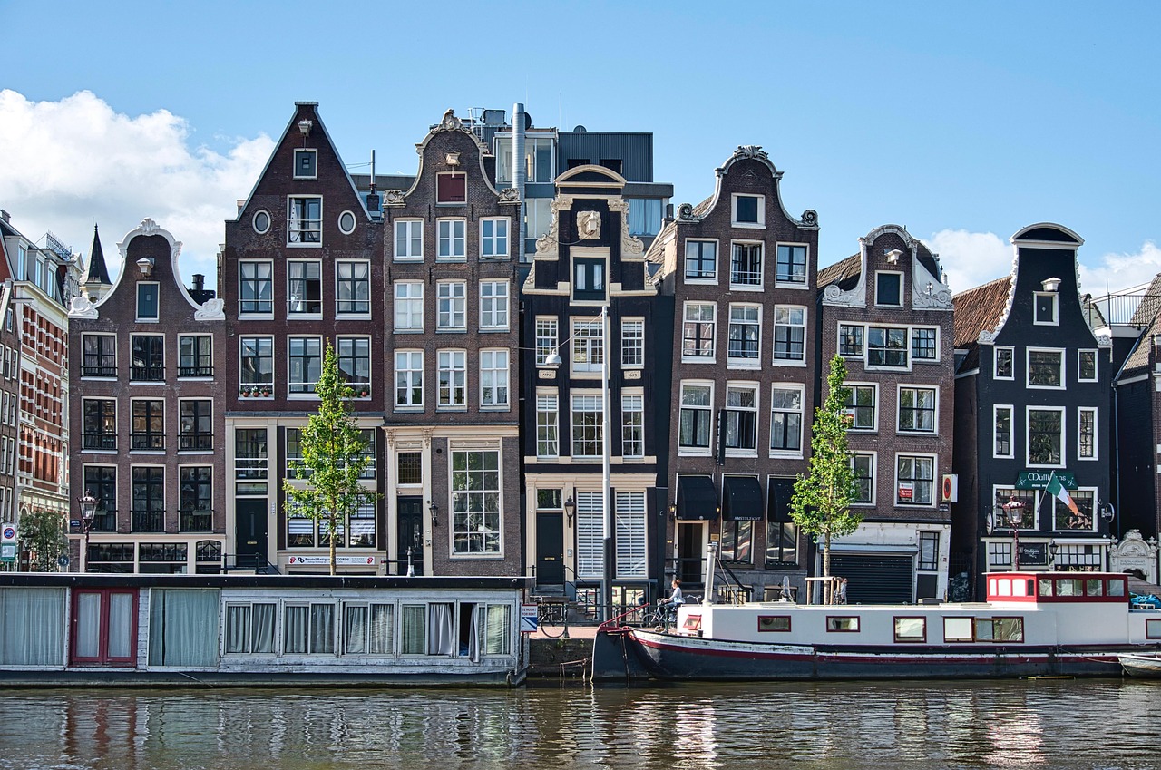 El Barrio Chino de Ámsterdam - Amsterdam | Secret World Trip Planner