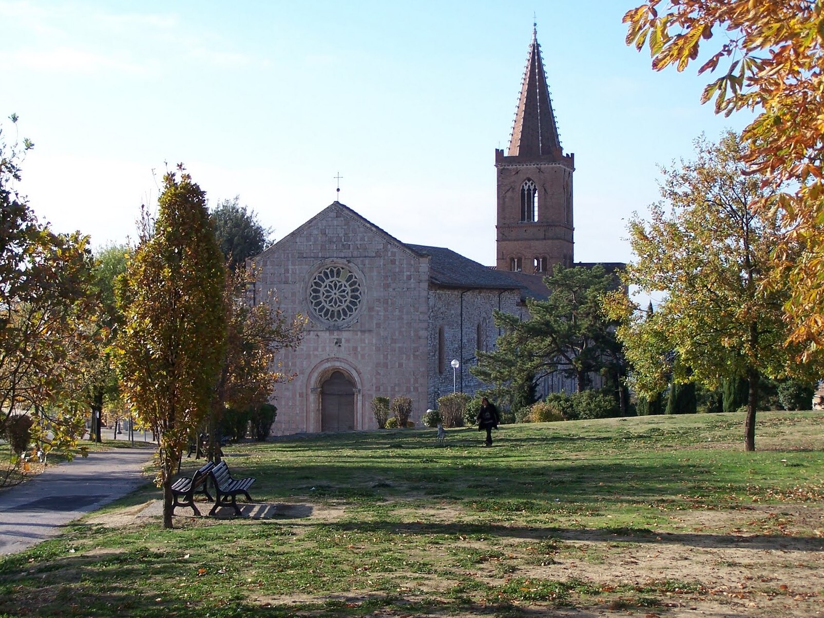 O complexo de Santa Giuliani e o fermoso Claustro - Perugia | Secret World Trip Planner