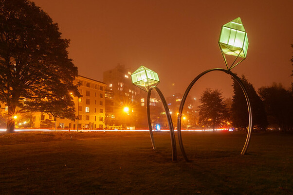 Dos anillos de compromiso en el suelo de English Bay - English Bay | Secret World Trip Planner