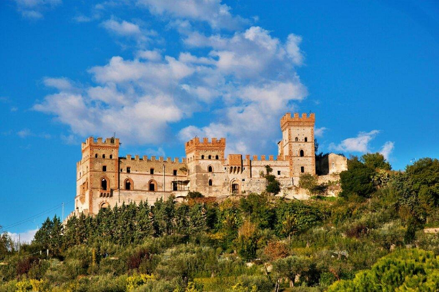 Castelo de Battipaglia - Battipaglia | Secret World Trip Planner