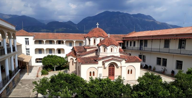 Tejido de seda del monasterio de Kalograion - Kalamata | Secret World Trip Planner
