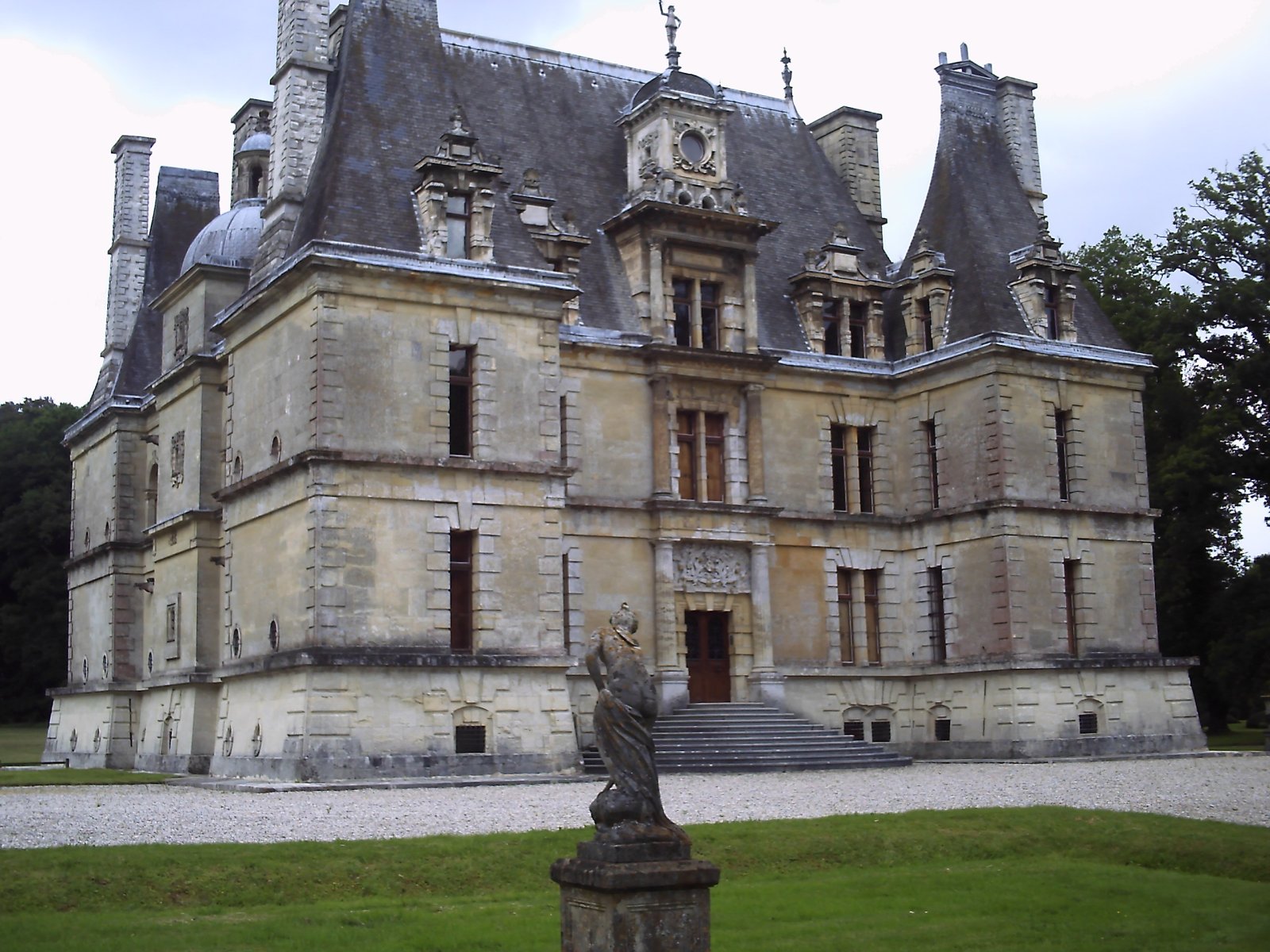 Francia| Castillo de Bailleul - Angerville-Bailleul | Secret World Trip Planner