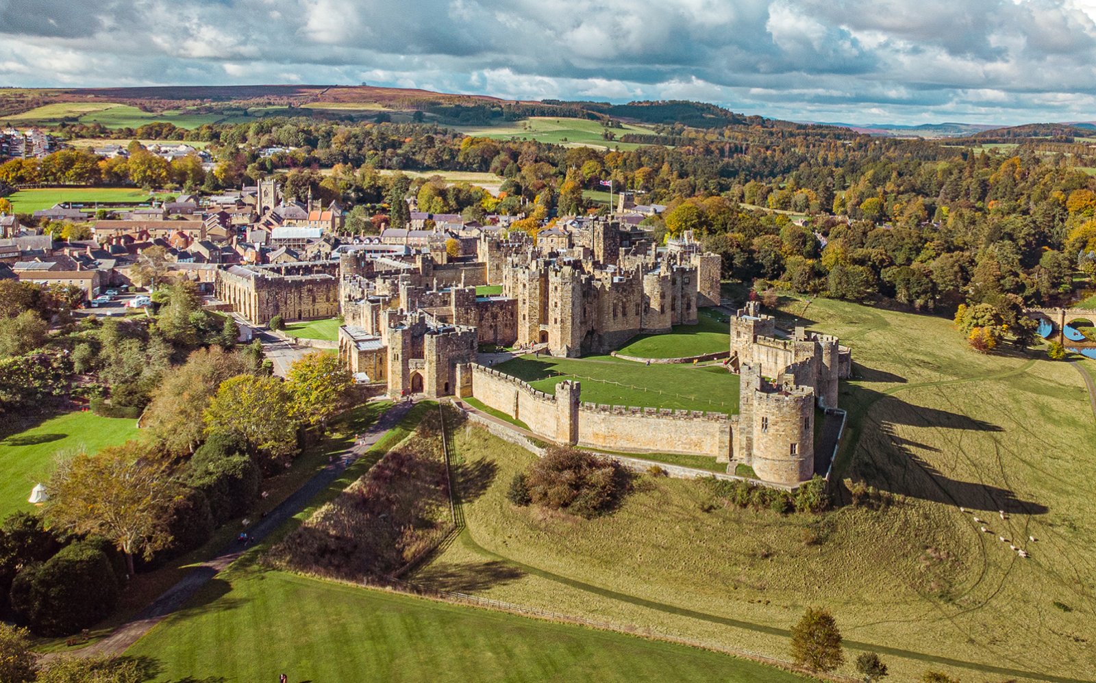 Alnwick, the second largest inhabited castle in England - Alnwick Castle | Secret World Trip Planner