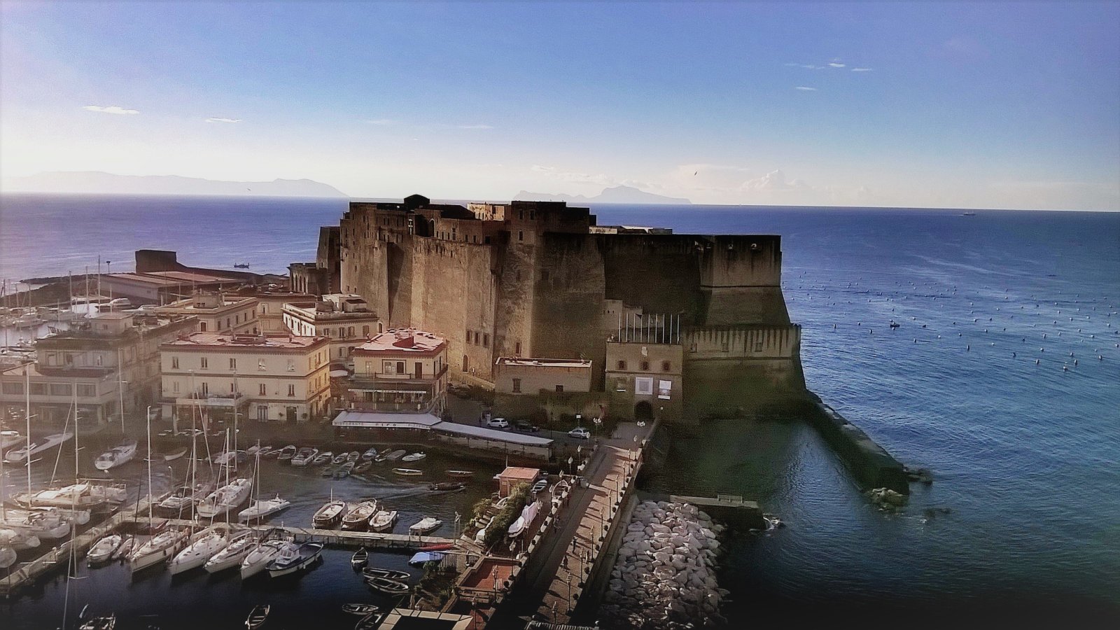 Castel dell'ovo, σύμβολο του κόλπου της Νάπολης - Napoli | Secret World Trip Planner