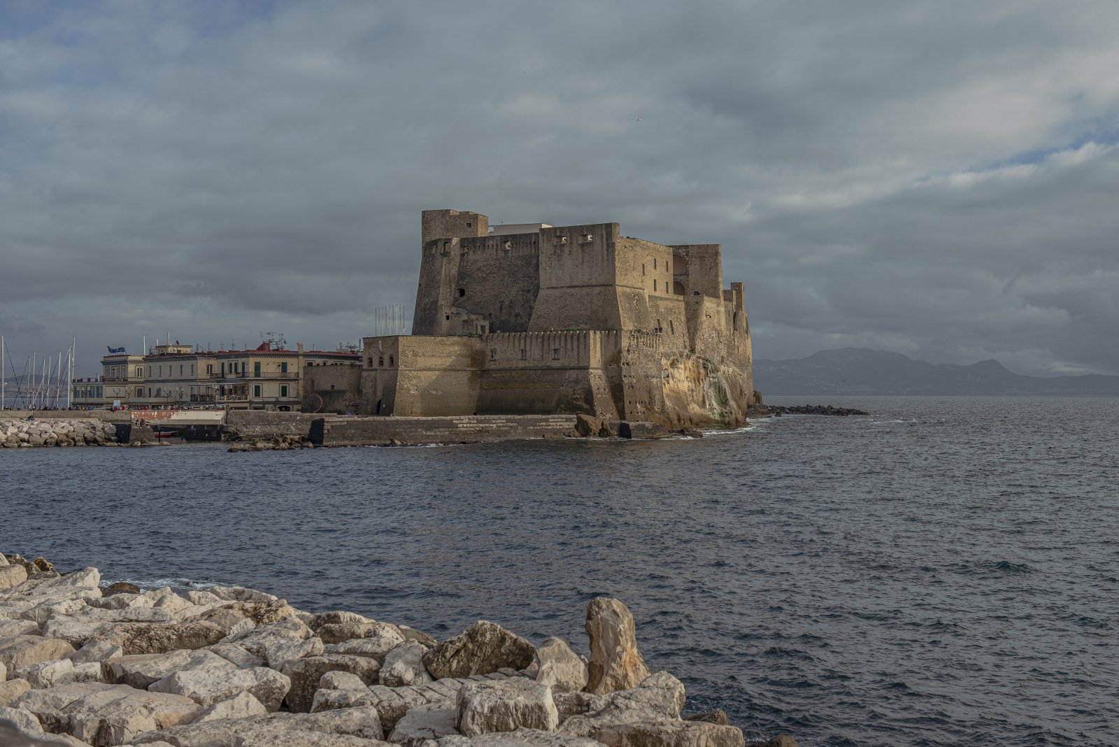 Castel dell'ovo, σύμβολο του κόλπου της Νάπολης - Napoli | Secret World Trip Planner