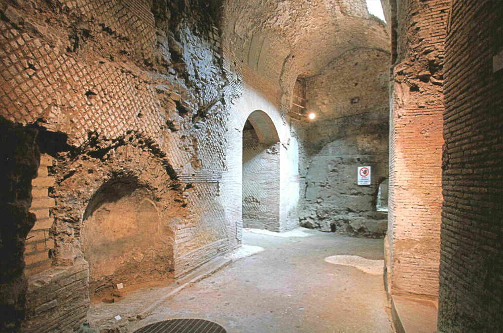 O teatro grego-romano da Neápolis - Napoli | Secret World Trip Planner