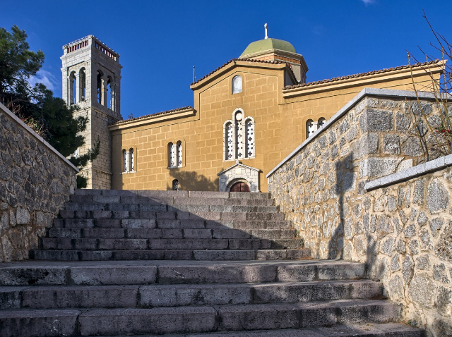Die Kirche des Agios Georgios in Arachova - Arachova | Secret World Trip Planner