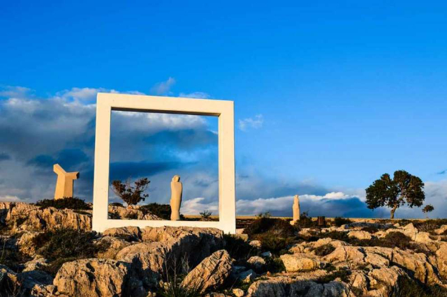 アヤ・ナパ彫刻公園アートと自然の調和 - Ayia Napa | Secret World Trip Planner