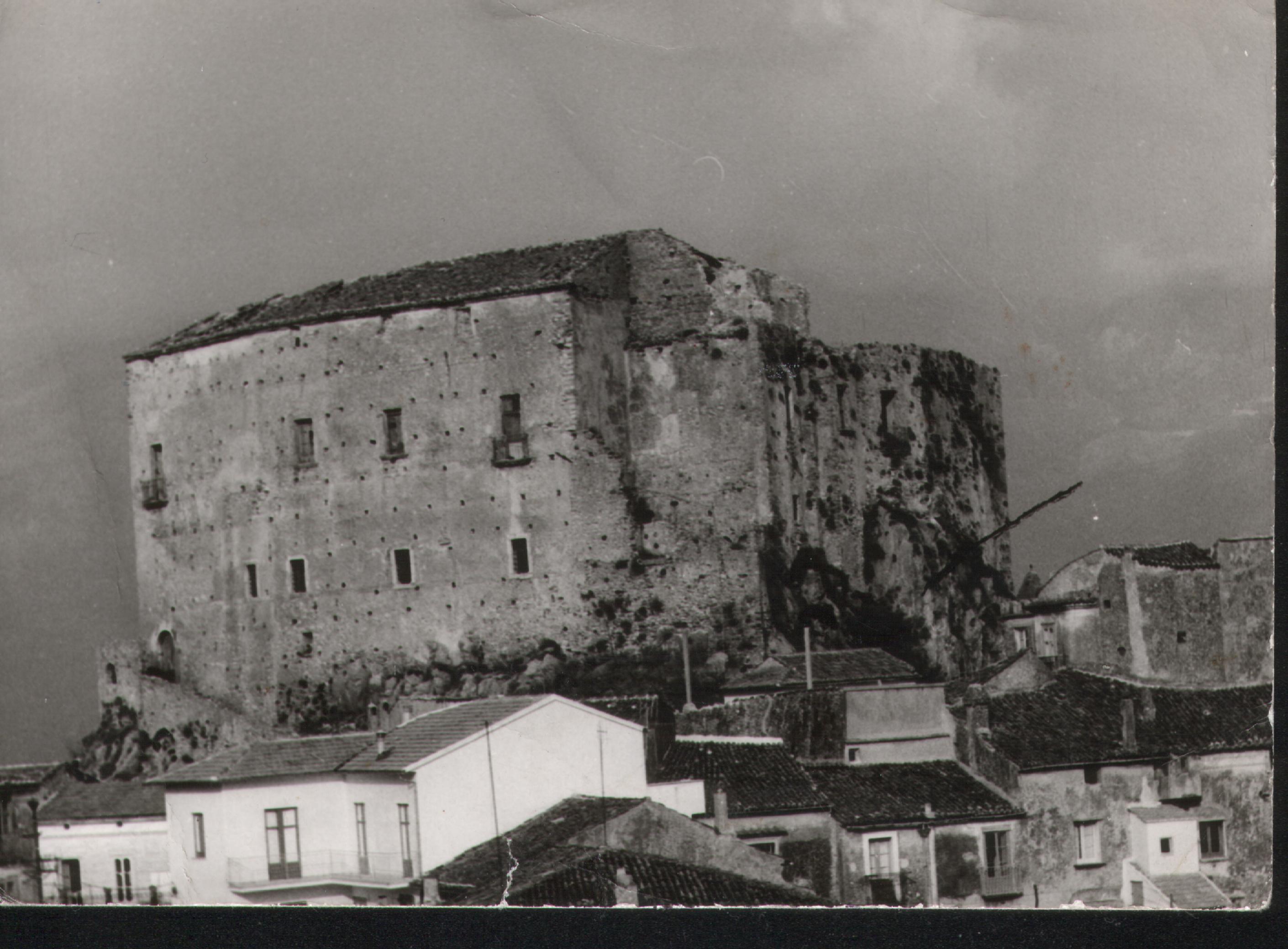 Normano Oliveto citros pilis - Oliveto Citra | Secret World Trip Planner
