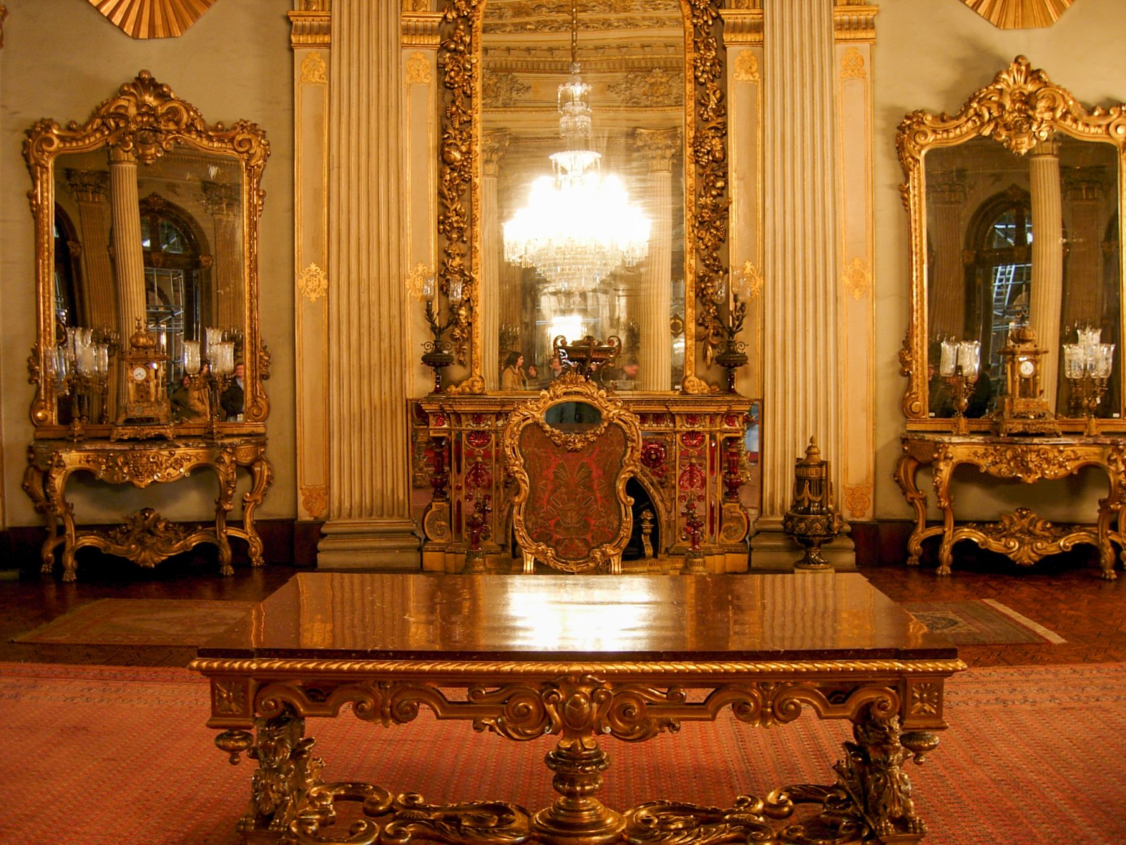 Palacio de Dolmabahce, Turquía - Dolmabahçe Cd. | Secret World Trip Planner