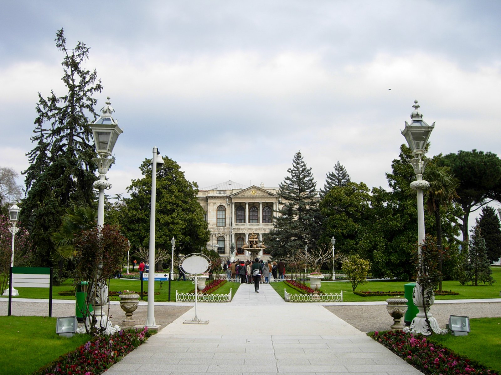 Palacio de Dolmabahce, Turquía - Dolmabahçe Cd. | Secret World Trip Planner