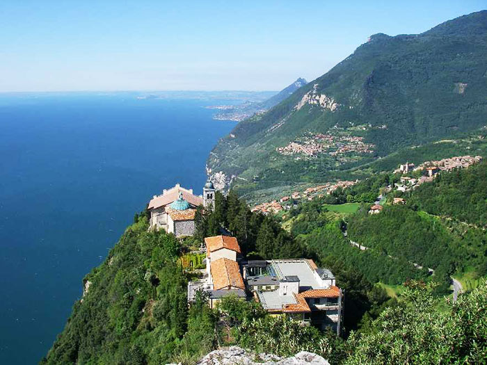 Montecastello šventovė - Montecastello | Secret World Trip Planner