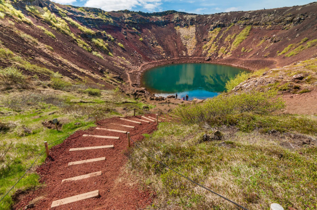 El lago del cráter de Kerid, Islandia: Una sinfonía de colores y maravillas geológicas - Klausturholar | Secret World Trip Planner