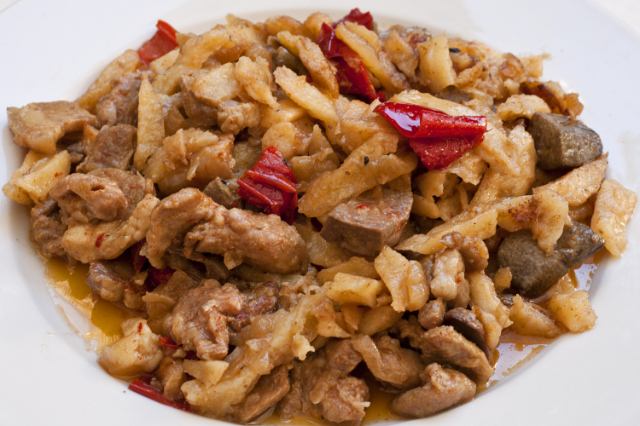 Gebratenes Schweinefleisch - Ivissa | Secret World Trip Planner