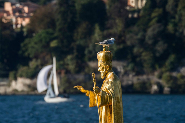 Statue de Saint-Nicolas - Piazza Antonio Stoppani | Secret World Trip Planner