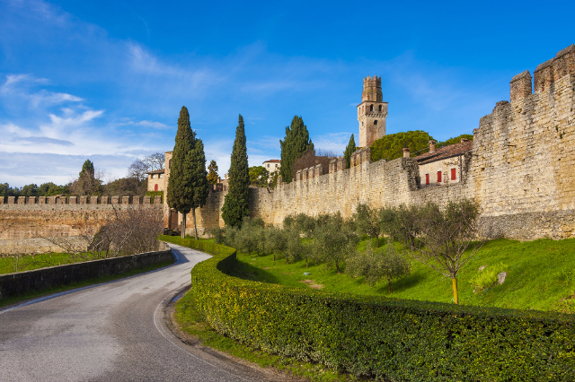 ຊູແກນ - Susegana | Secret World Trip Planner
