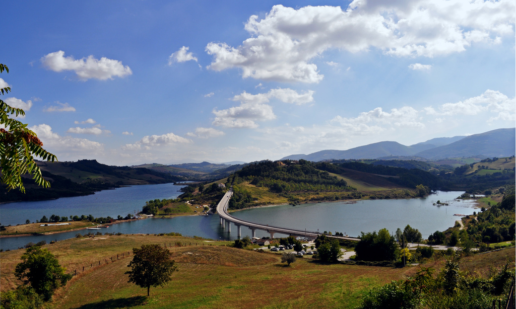 Езерото Чинголи - Lago di Cingoli | Secret World Trip Planner