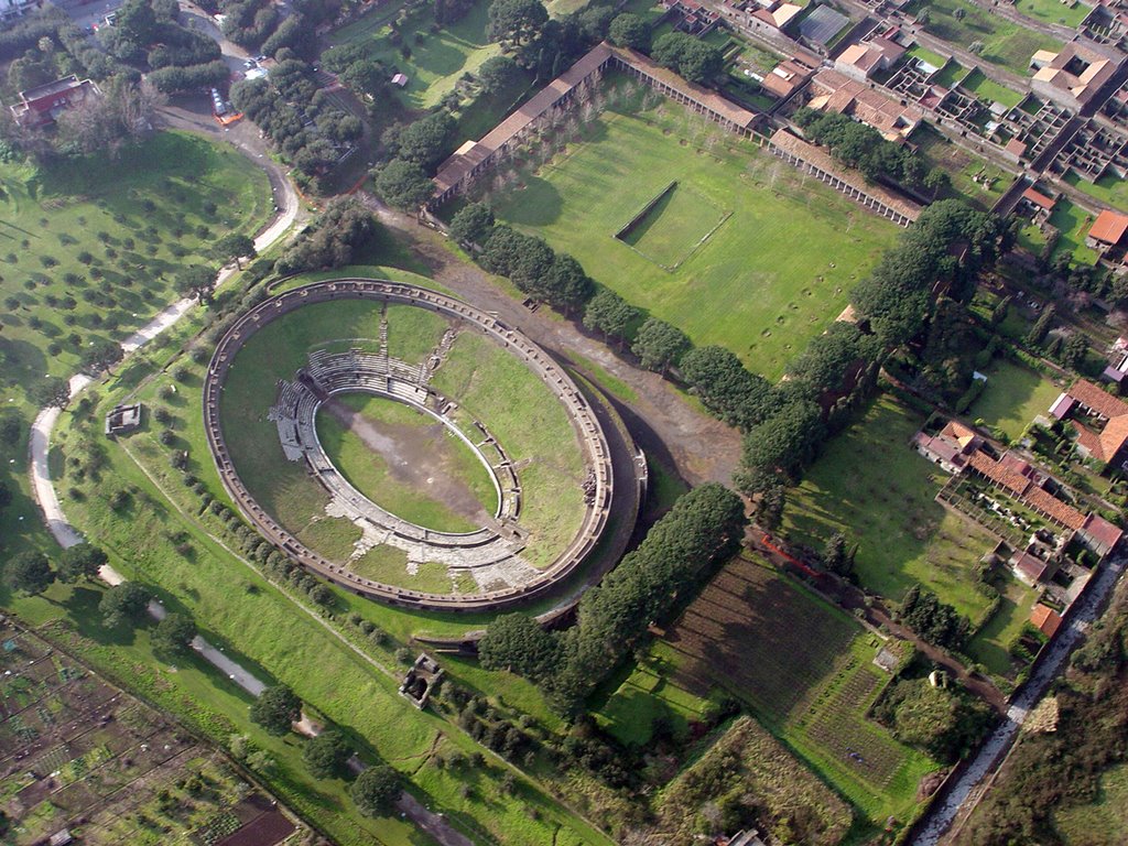 Amfiteatr - Via dell’Abbondanza | Secret World Trip Planner