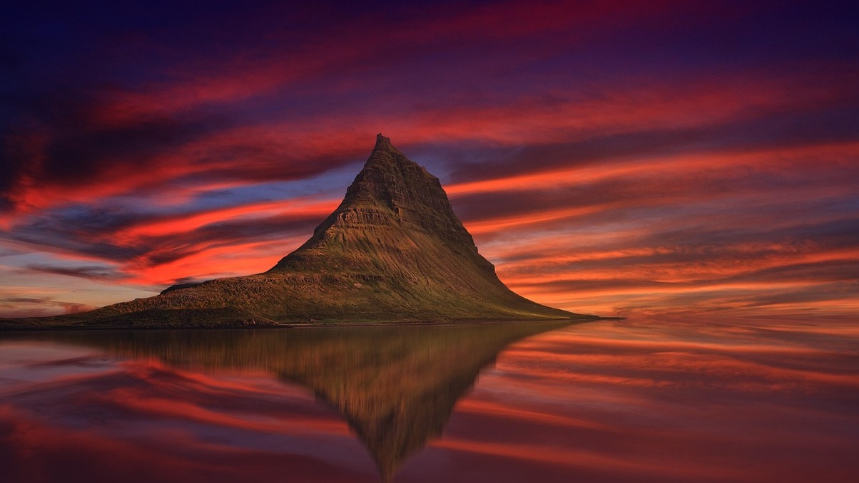 El volcán Kirkjufell - Una de las montañas más hermosas del mundo - Kirkjufell | Secret World Trip Planner