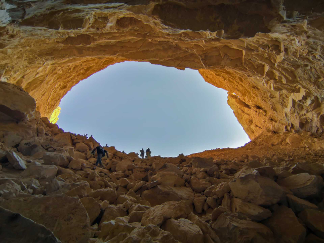 La Heet Cave: Meraviglia Nascosta nel Deserto Saudita - Riyadh | Secret World Trip Planner