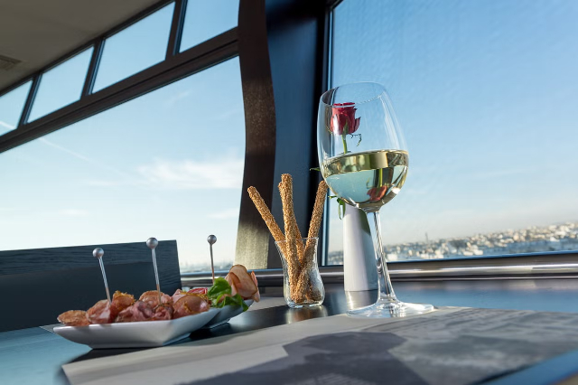 OTE Tower: Där Dining möter ett 360-graders panorama - Thessaloniki | Secret World Trip Planner