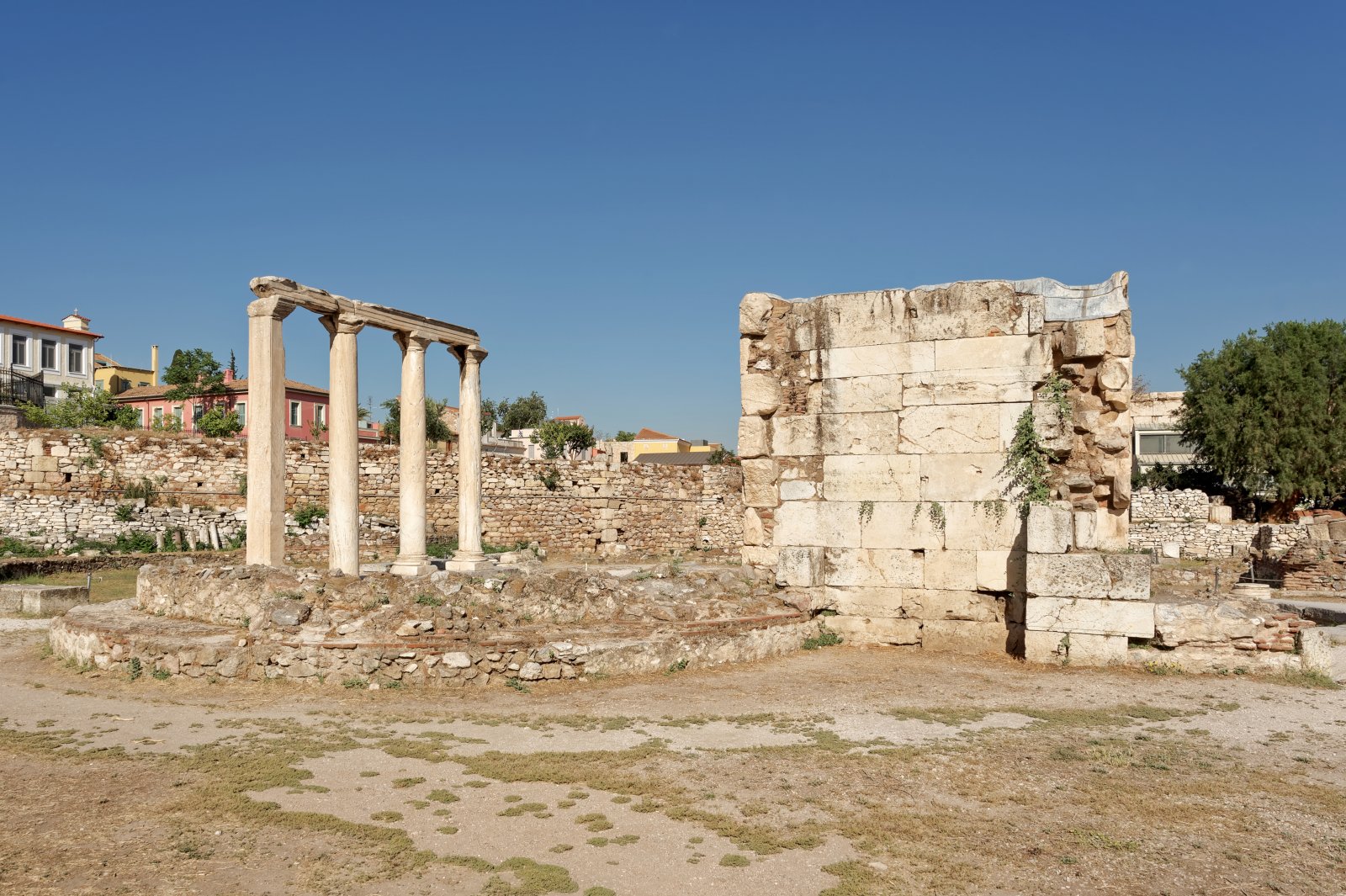 Biblioteca de Adriano - Athina | Secret World Trip Planner