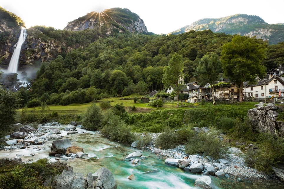Suíça / Cascata De Foroglio  - Cevio | Secret World Trip Planner