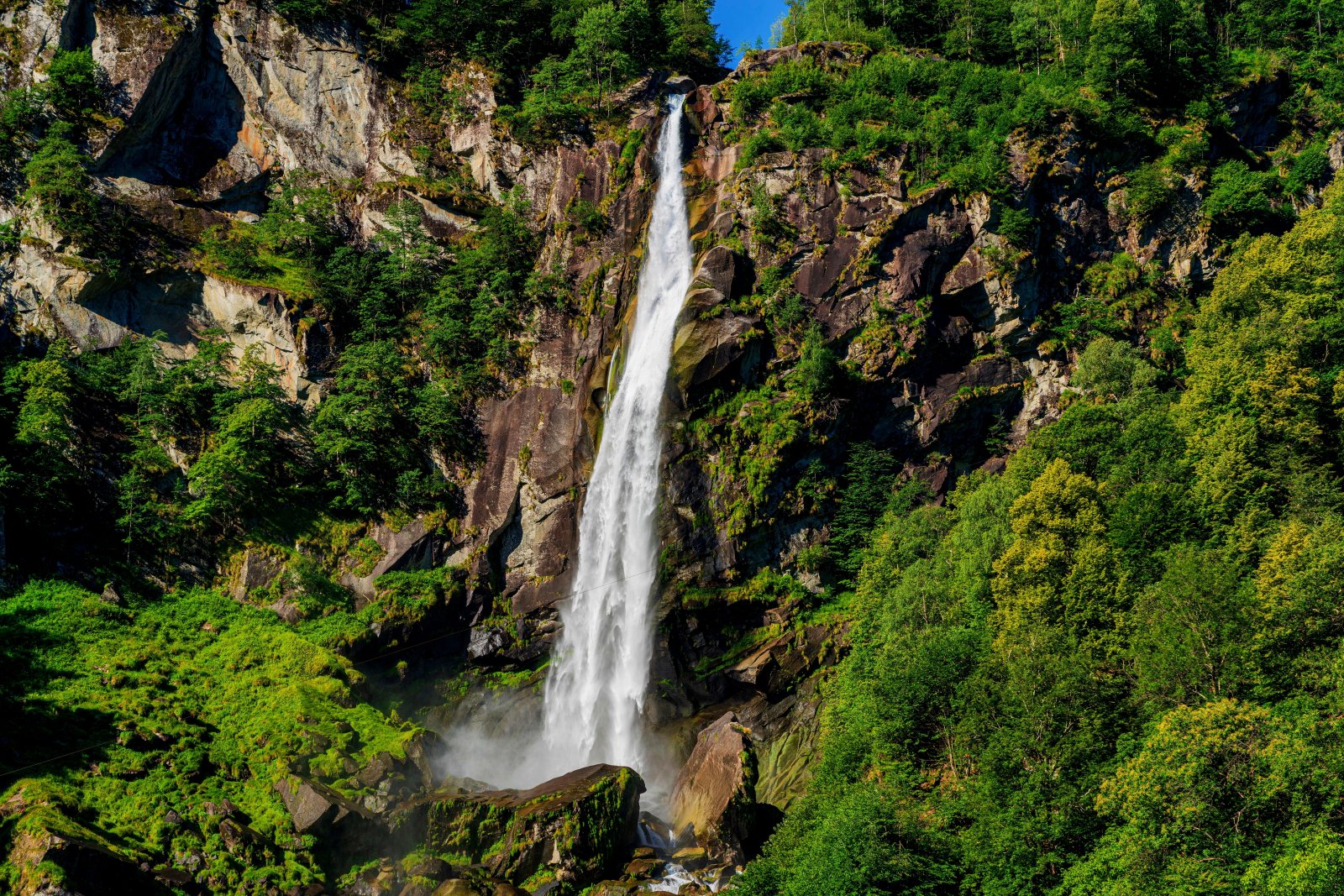 Suíça / Cascata De Foroglio  - Cevio | Secret World Trip Planner