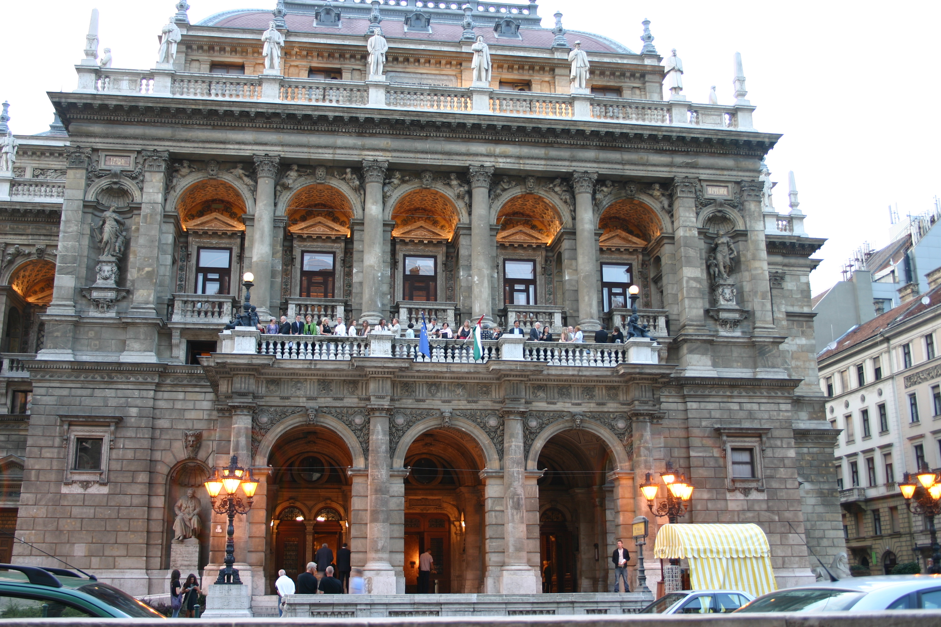 Budapeşte ve Macar Devlet Opera Binası - Budapest | Secret World Trip Planner