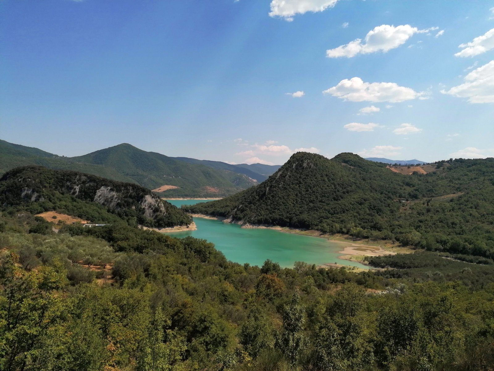 Jezero Bomba i prekrasan pogled na Majellu - Lago di Bomba | Secret World Trip Planner