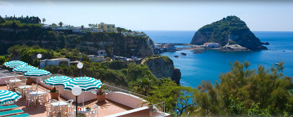 Le pittoresque village de Sant'Angelo d'Ischia - Isola d'Ischia | Secret World Trip Planner