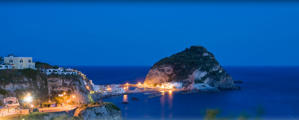 Le pittoresque village de Sant'Angelo d'Ischia - Isola d'Ischia | Secret World Trip Planner