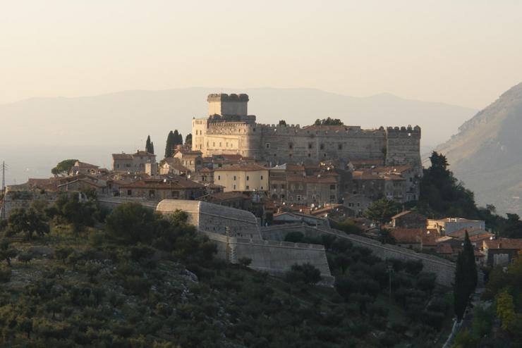 جواهر سرمونتا ایتالیا - Sermoneta | Secret World Trip Planner