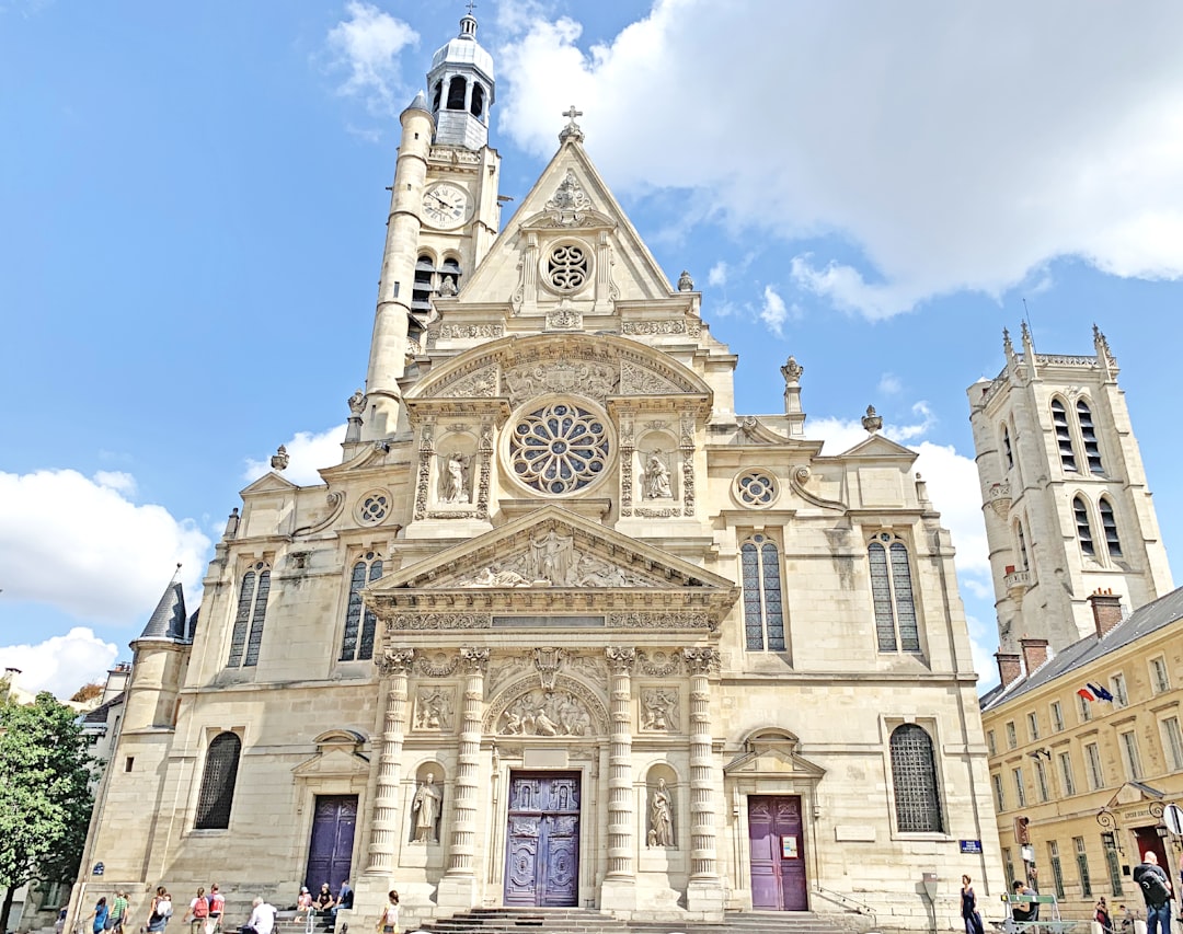 ทางโบสถ์เซนต์-Étienne-du-Greece_|ปารีส - Paris | Secret World Trip Planner