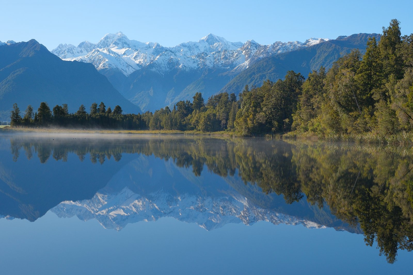 Lake Matheson -  One of the most scenic locations in New Zealand. - Lake Matheson Walkway | Secret World Trip Planner