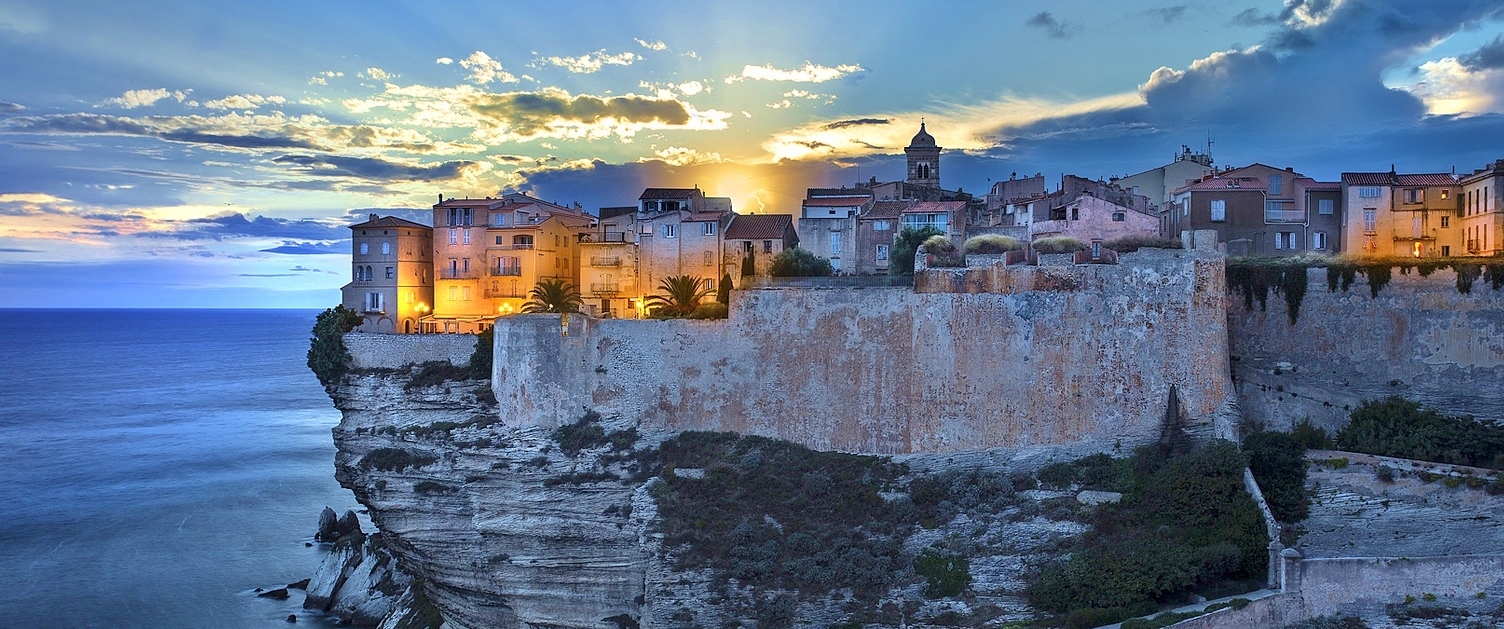 Bonifacio es la ciudad más antigua de la isla de Córcega - Bonifacio | Secret World Trip Planner