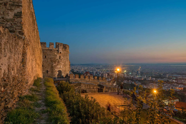 Explorar a Torre Trigonion e Anna Palaiologi - Agios Pavlos | Secret World Trip Planner