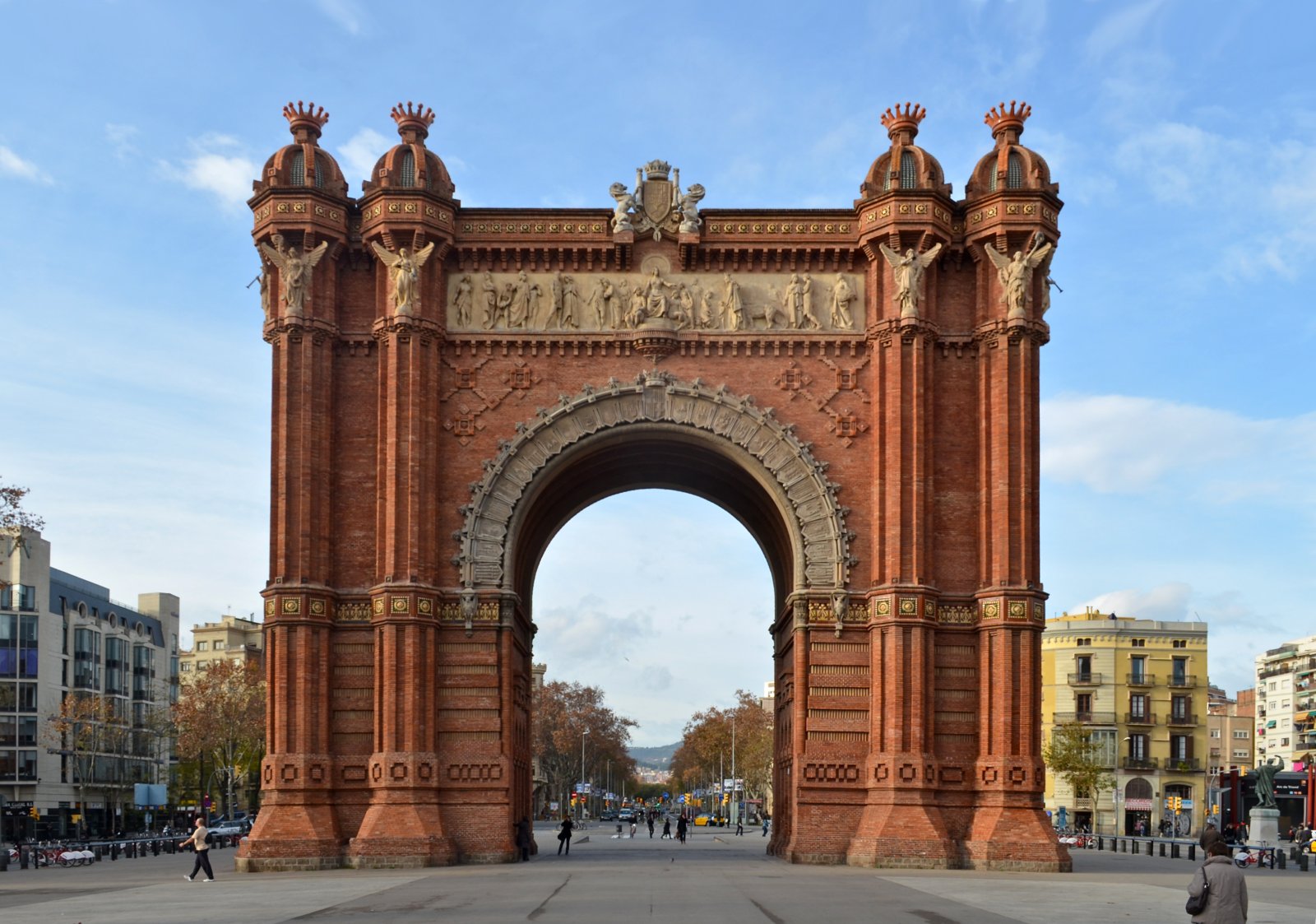 बार्सिलोना| चाप डे Triumf द्वारा architect Josep Vilaseca.  - Barcelona | Secret World Trip Planner