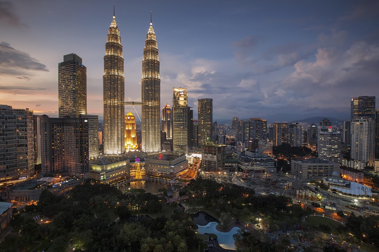 The Petronas towers in Kuala Lumpur city - Kuala Lumpur | Secret World Trip Planner