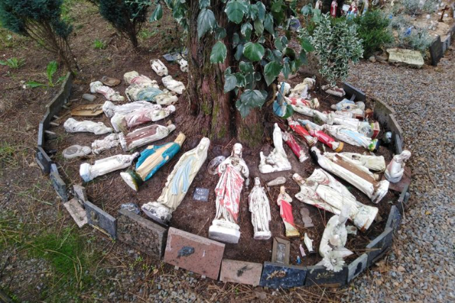 Tombe de St Léonard - Andouillé-Neuville | Secret World Trip Planner