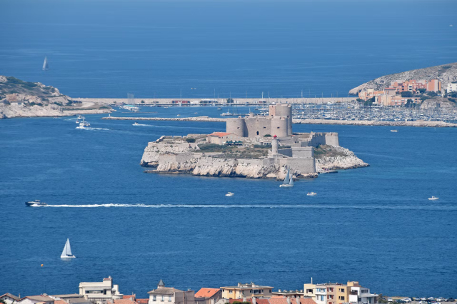 Kastil Yew di Marsiglia - Marsiglia | Secret World Trip Planner