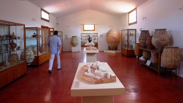 Retroceda en el tiempo en el Museo Arqueológico de Egina - Egina | Secret World Trip Planner