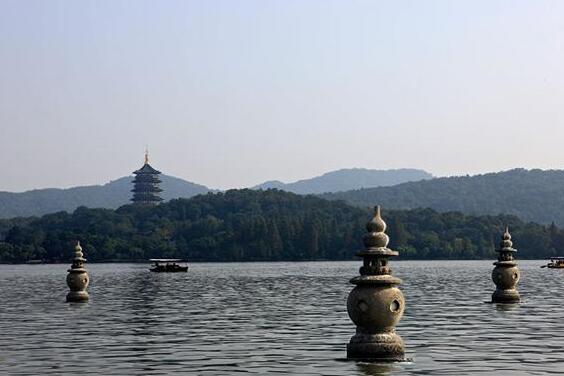 Hangzhou: Three Pools Mirroring the Moon - Hangzhou | Secret World Trip Planner