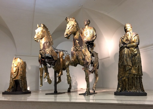 Gylltu bronsarnir frá Cartoceto di Pergola - Pergola | Secret World Trip Planner