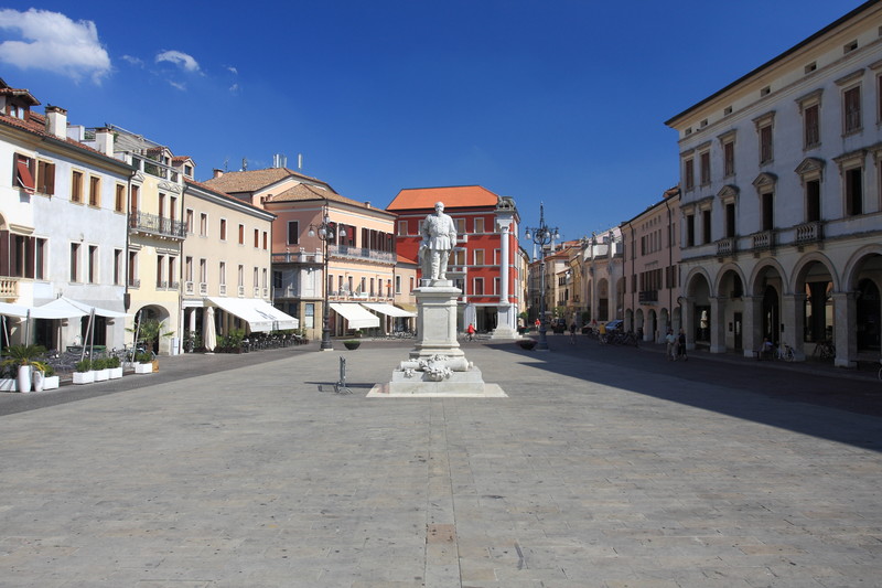 埃马努埃莱二世广场 - Rovigo | Secret World Trip Planner